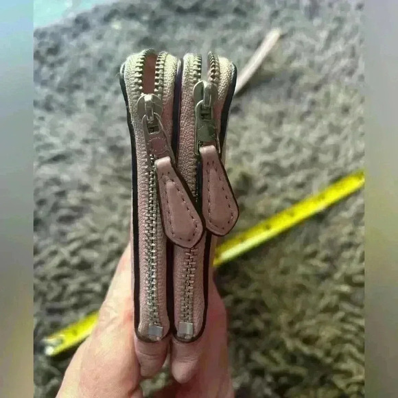 Authentic Coach wristlet wallet pale pink. Leather. - Picture 11 of 14